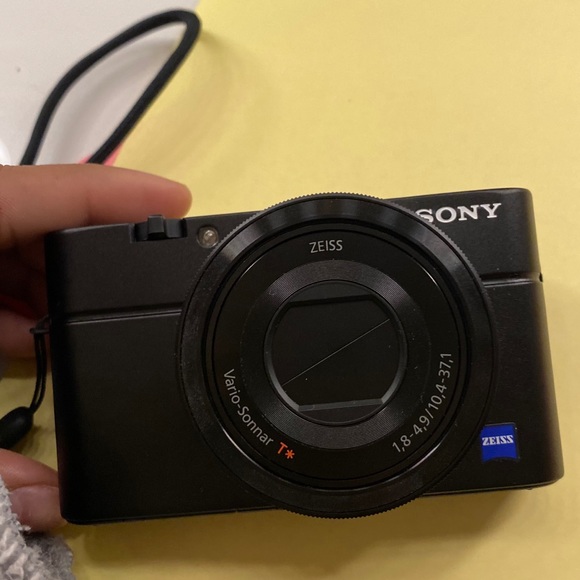 Sold !!! Brand new camera - Picture 3 of 6